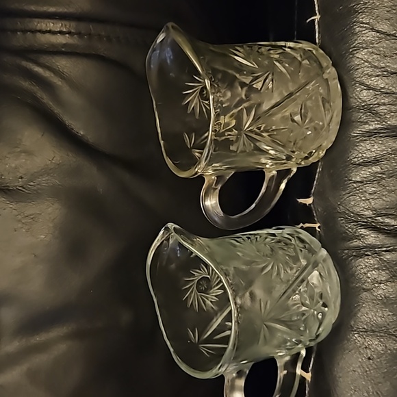 Vintage glass creamers - Picture 6 of 8